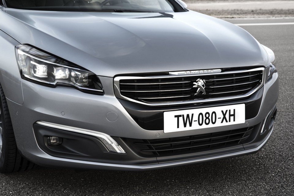 Photo pare chocs avant Peugeot 508 restylée (2014)