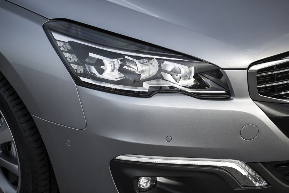 Photo projecteur avant Full LED Peugeot 508 restylée (2014)