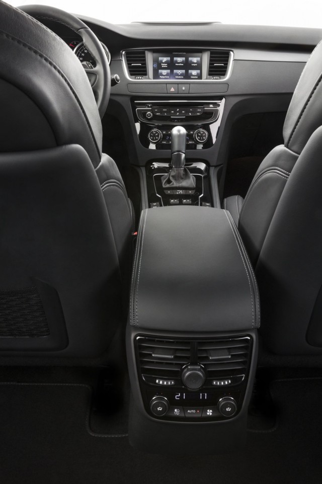 Photo console centrale Peugeot 508 restylée (2014)