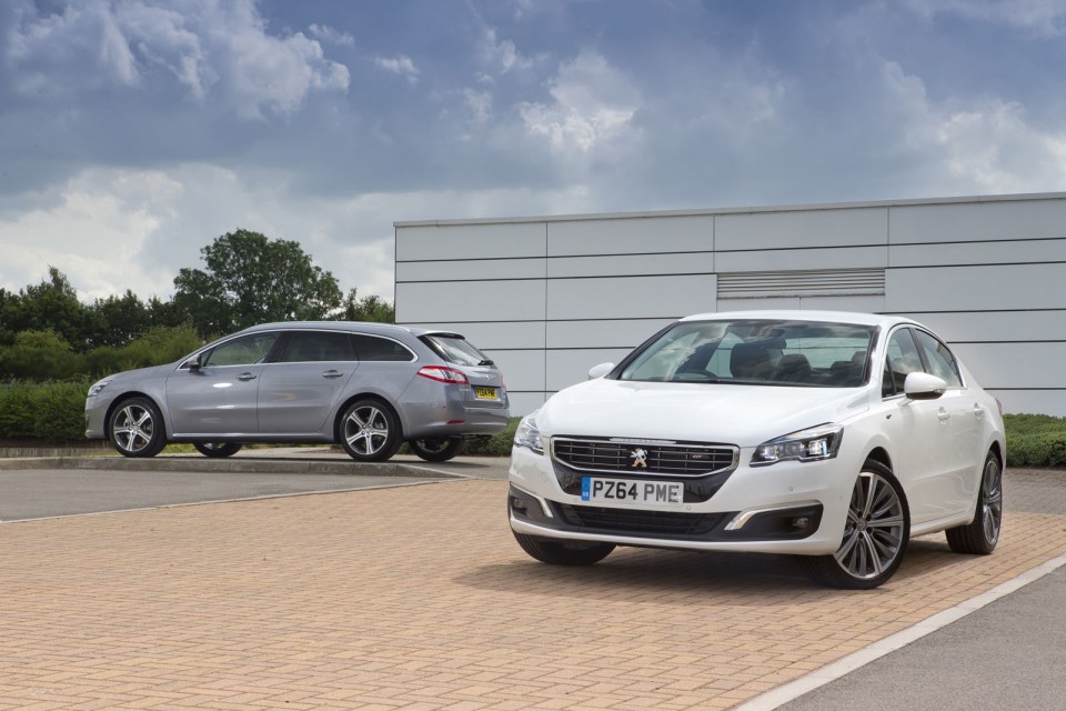 Photo officielle Peugeot 508 GT restylée Blanc Banquise (UK)