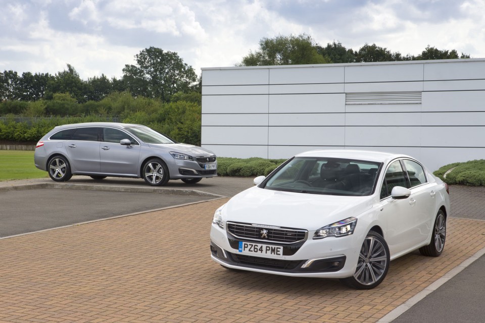 Photo officielle Peugeot 508 GT restylée Blanc Banquise (UK)