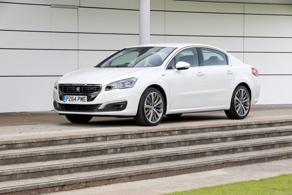 Photo officielle Peugeot 508 GT restylée Blanc Banquise (UK)