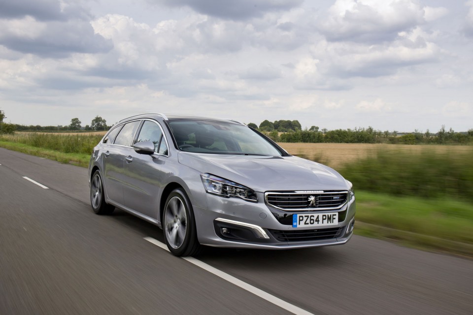 Photo officielle Peugeot 508 SW Féline restylée Gris Artense (