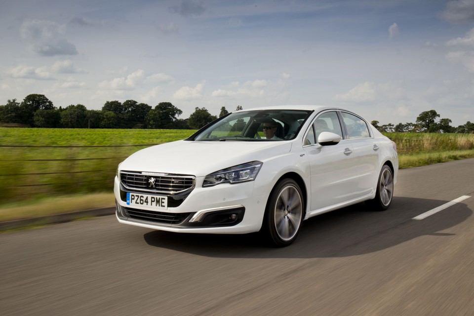 Photo officielle Peugeot 508 GT restylée Blanc Banquise (UK)