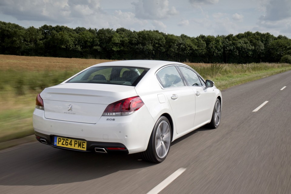 Photo officielle Peugeot 508 GT restylée Blanc Banquise (UK)