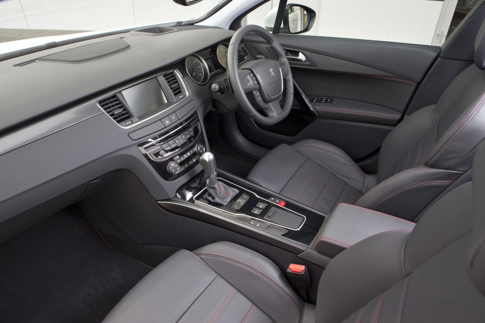 Photo intérieur cuir Peugeot 508 GT restylée (UK)