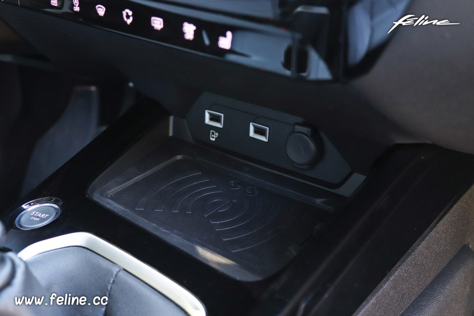 Photo chargeur à induction Peugeot 508 II 1.5 BlueHDi 130 (2018)