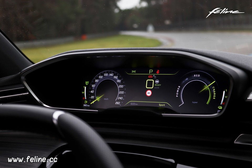 Photo combiné numérique i-Cockpit 508 II Peugeot Sport Enginee