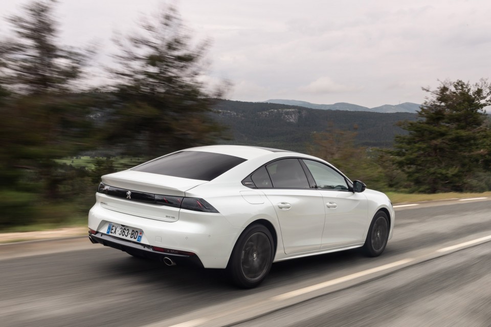 Photo officielle Peugeot 508 GT Line Blanc Nacré - Essais press