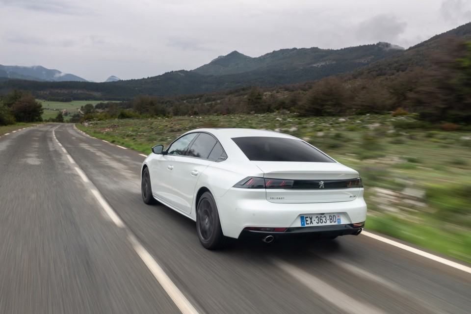 Photo officielle Peugeot 508 GT Line Blanc Nacré - Essais press