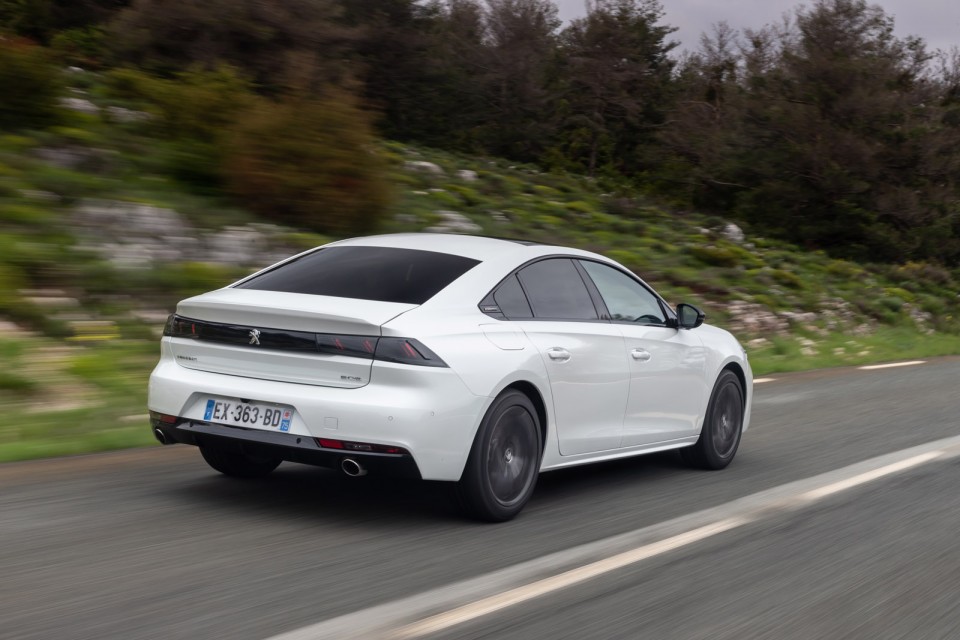 Photo officielle Peugeot 508 GT Line Blanc Nacré - Essais press