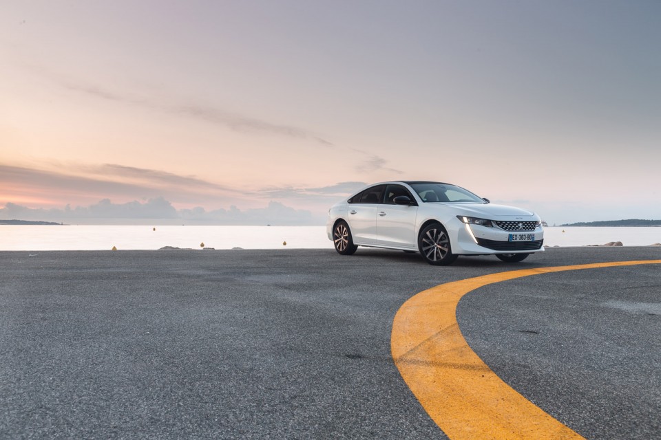 Photo officielle Peugeot 508 GT Line Blanc Nacré - Essais press