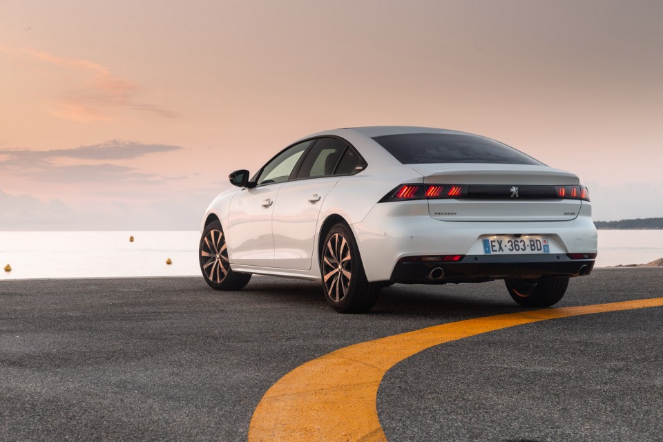 Photo officielle Peugeot 508 GT Line Blanc Nacré - Essais press