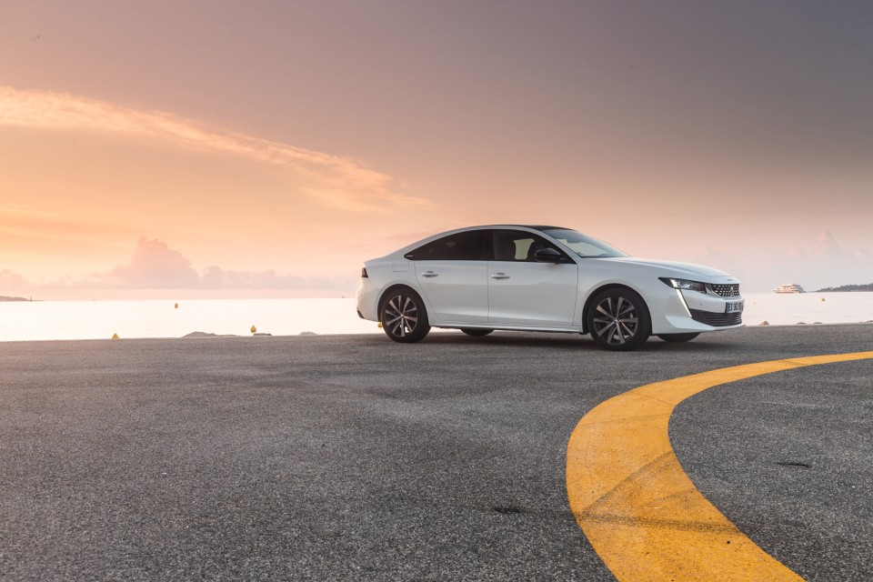Photo officielle Peugeot 508 GT Line Blanc Nacré - Essais press