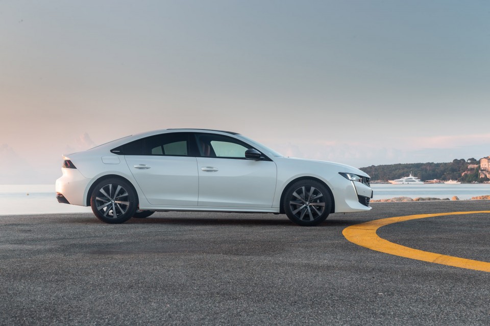 Photo officielle Peugeot 508 GT Line Blanc Nacré - Essais press