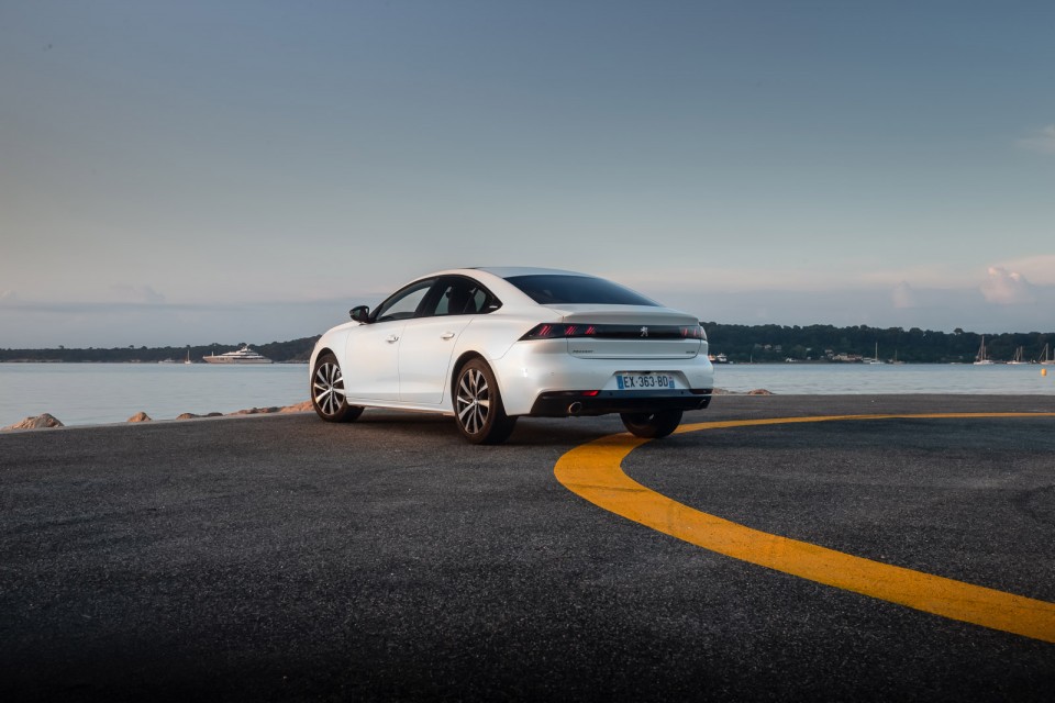 Photo officielle Peugeot 508 GT Line Blanc Nacré - Essais press