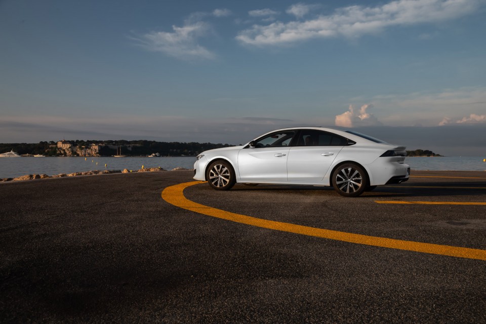 Photo officielle Peugeot 508 GT Line Blanc Nacré - Essais press