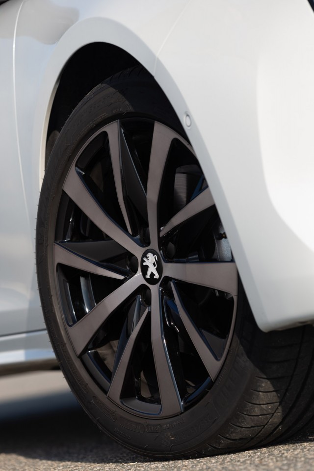 Photo officielle Peugeot 508 GT Line Blanc Nacré - Essais press