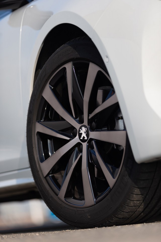 Photo officielle Peugeot 508 GT Line Blanc Nacré - Essais press