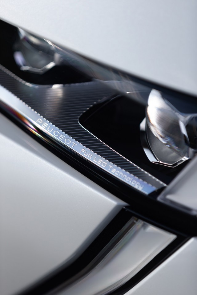 Photo officielle Peugeot 508 GT Line Blanc Nacré - Essais press