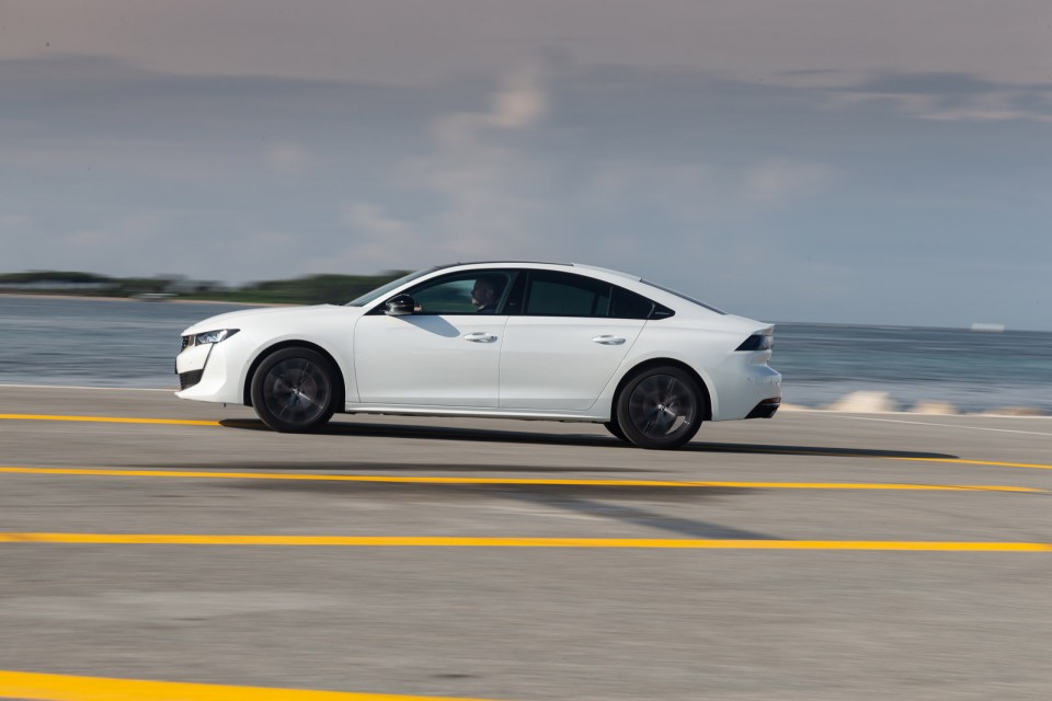 Photo officielle Peugeot 508 GT Line Blanc Nacré - Essais press