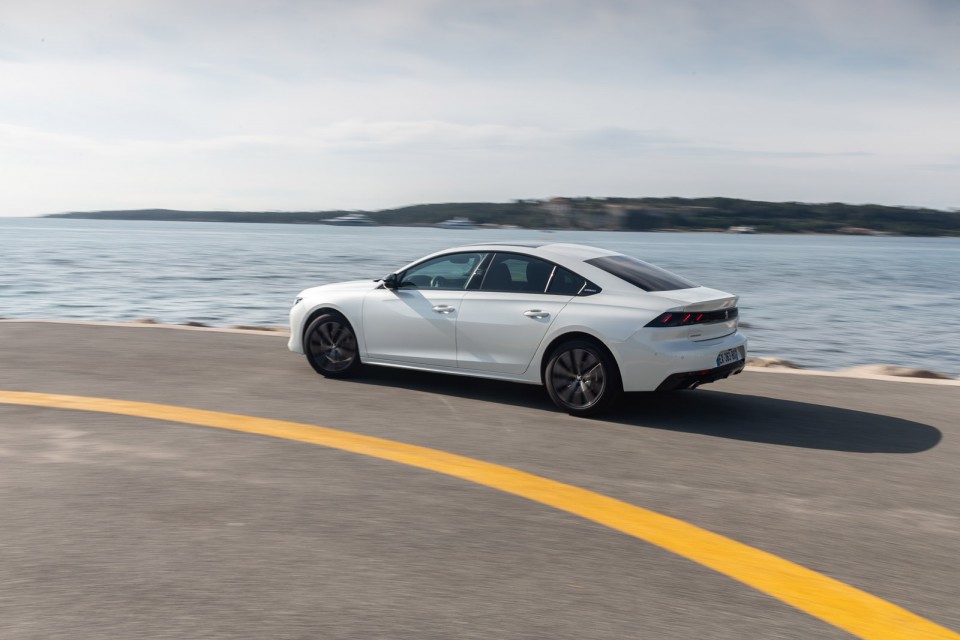 Photo officielle Peugeot 508 GT Line Blanc Nacré - Essais press