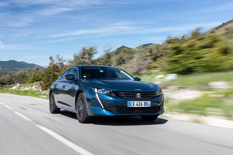 Photo officielle Peugeot 508 Allure Bleu Célèbes - Essais pres