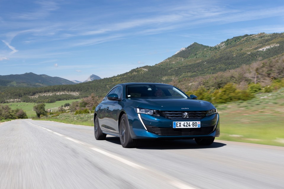 Photo officielle Peugeot 508 Allure Bleu Célèbes - Essais pres