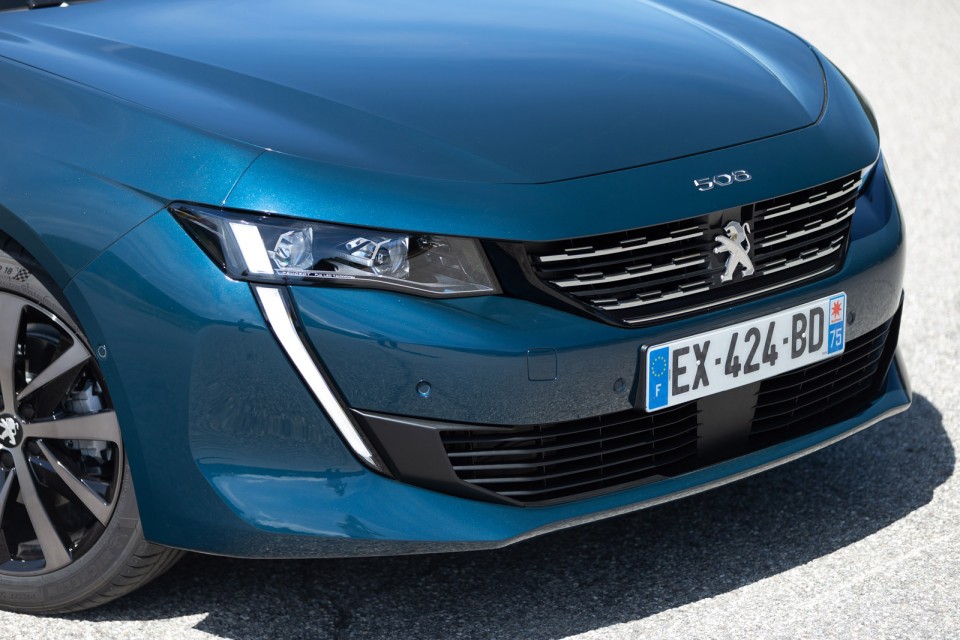 Photo officielle Peugeot 508 Allure Bleu Célèbes - Essais pres