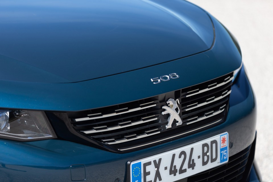 Photo officielle Peugeot 508 Allure Bleu Célèbes - Essais pres