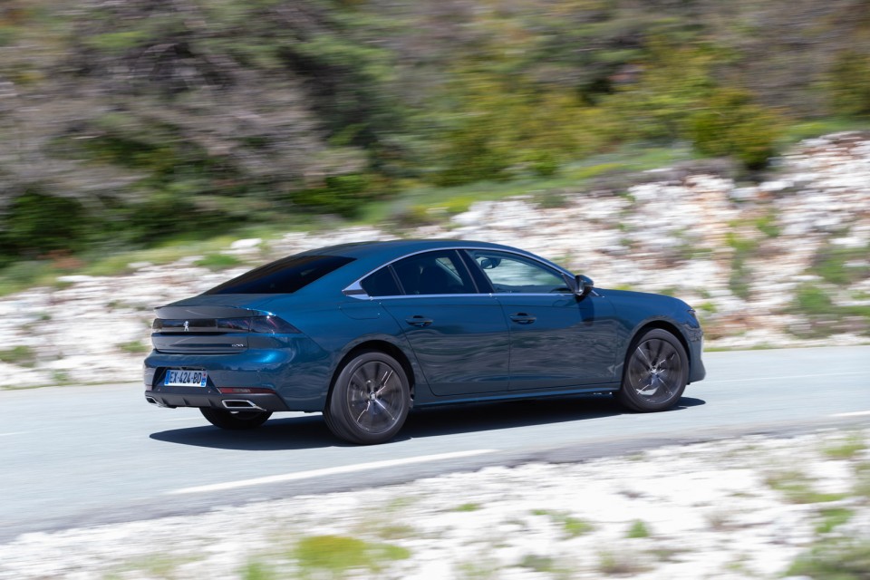 Photo officielle Peugeot 508 Allure Bleu Célèbes - Essais pres