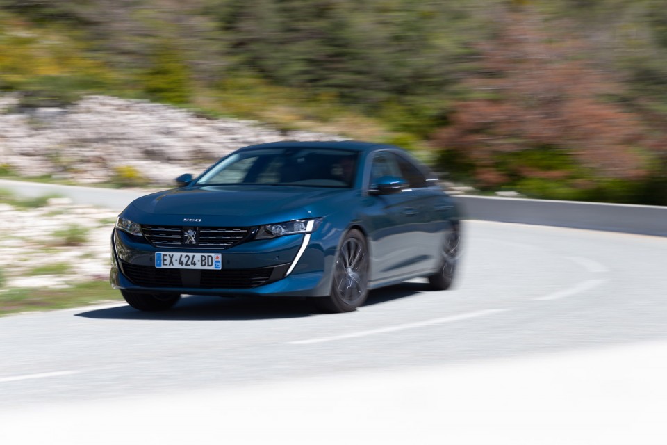 Photo officielle Peugeot 508 Allure Bleu Célèbes - Essais pres