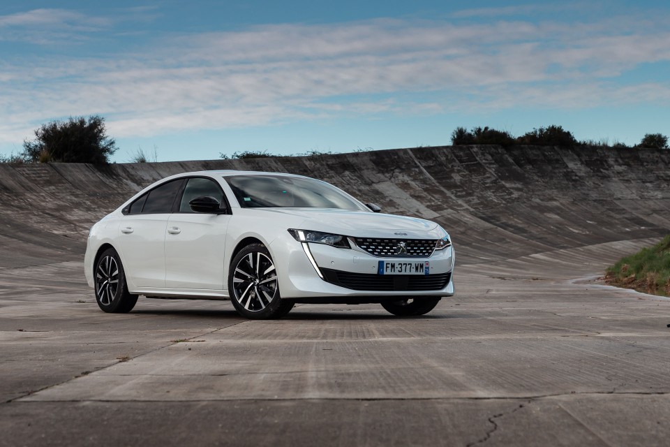 Photo Peugeot 508 II GT HYbrid Blanc Nacré Essais presse