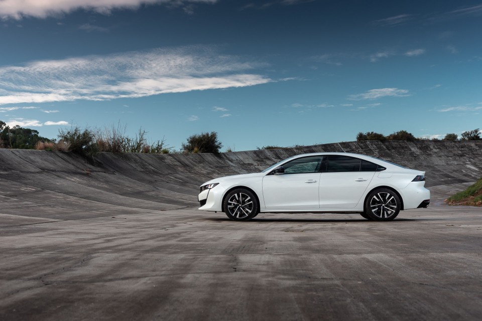 Photo Peugeot 508 II GT HYbrid Blanc Nacré - Essais presse 2020