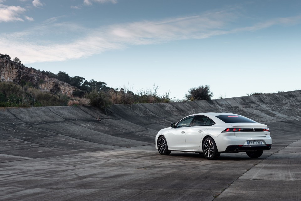 Photo Peugeot 508 II GT HYbrid Blanc Nacré - Essais presse 2020