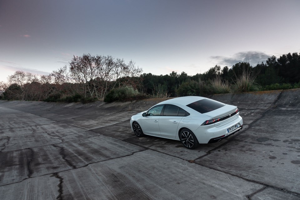 Photo Peugeot 508 II GT HYbrid Blanc Nacré - Essais presse 2020