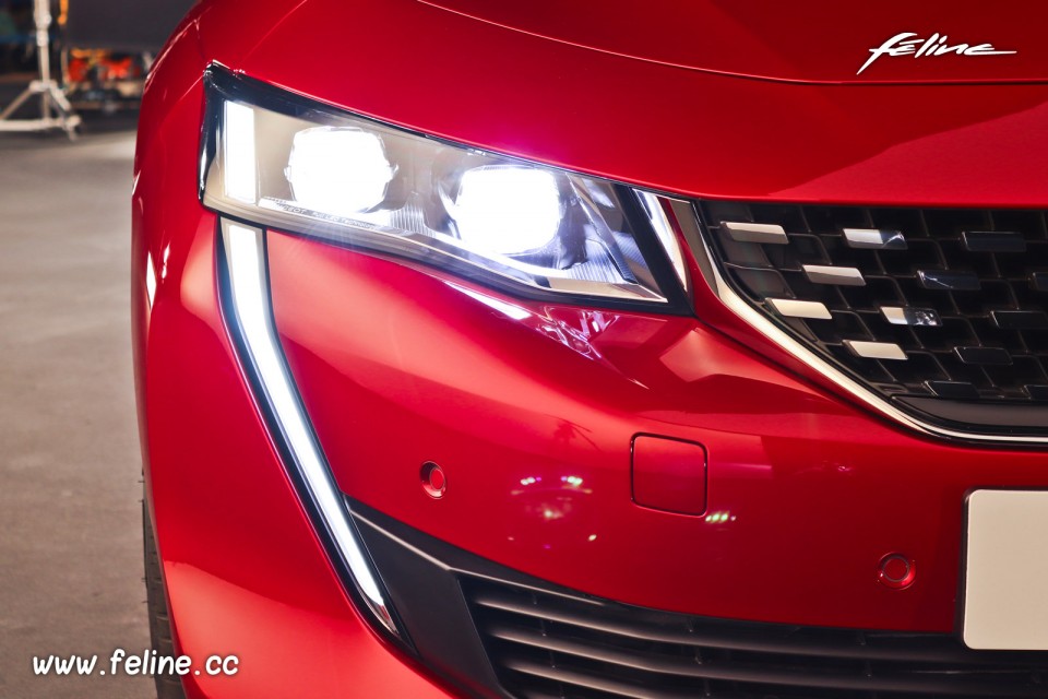 Photo phare avant Full LED allumé Peugeot 508 II GT Rouge Ultim