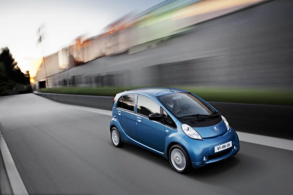 Photo dynamique Peugeot iOn I Bleu Kili - 1-010