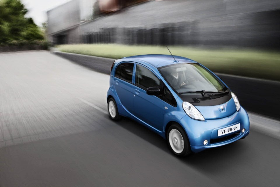 Photo 3/4 avant dynamique Peugeot iOn I Bleu Kili - 1-011