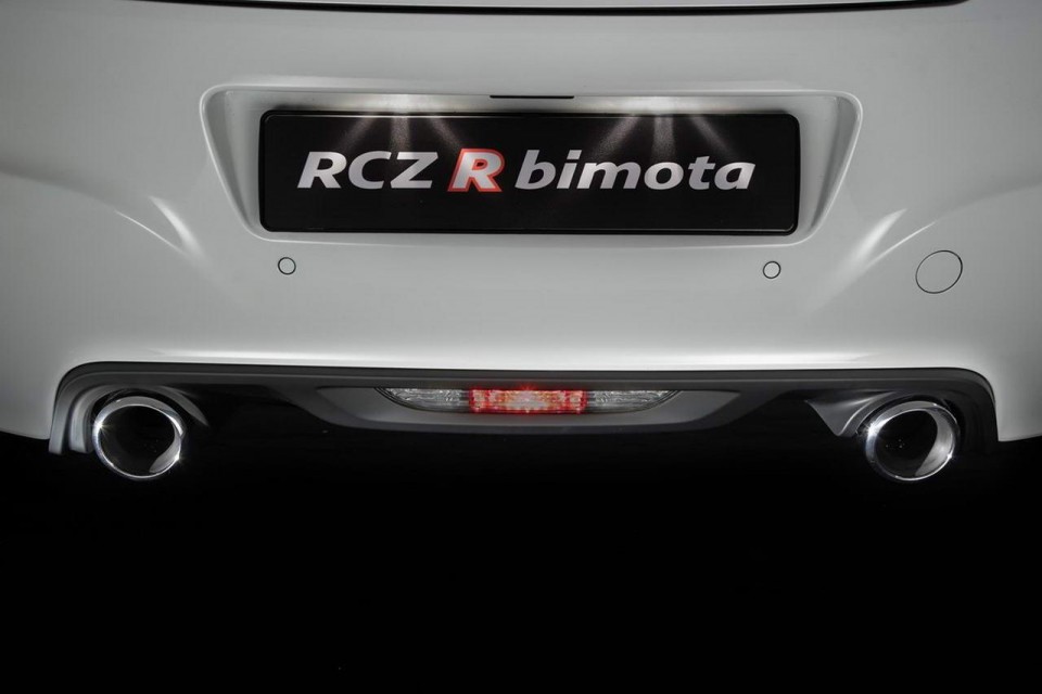 Photo Peugeot RCZ R - Bimota PB104 (2015)