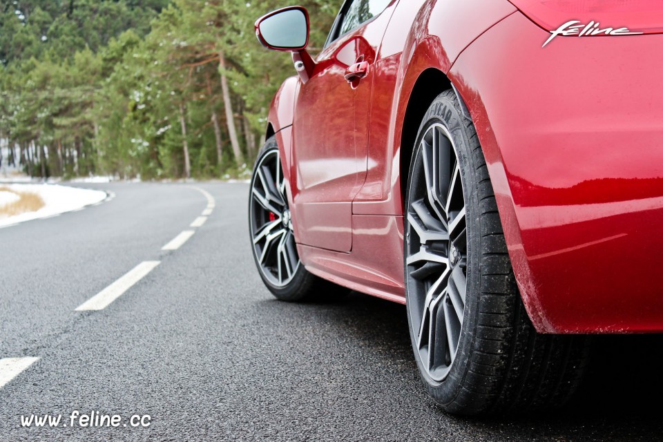 Photo Peugeot RCZ R Rouge Erythrée - Essais Novembre 2013 - 1-028