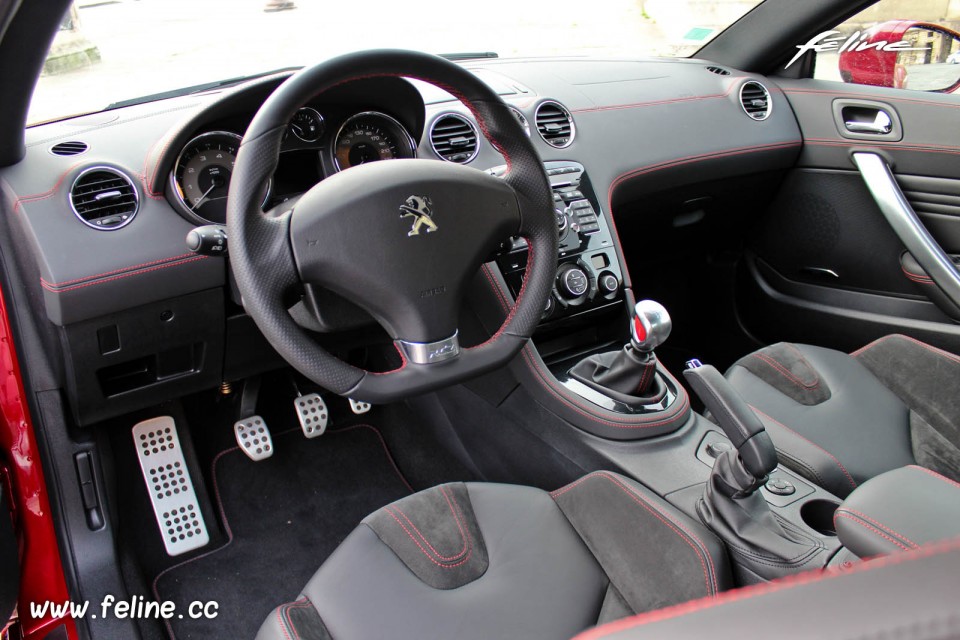 Photo cockpit Peugeot RCZ R - 1.6 THP 270 - Rouge Erythrée