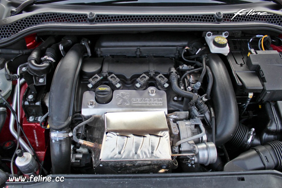 Photo moteur Peugeot RCZ R - 1.6 THP 270 - Rouge Erythrée