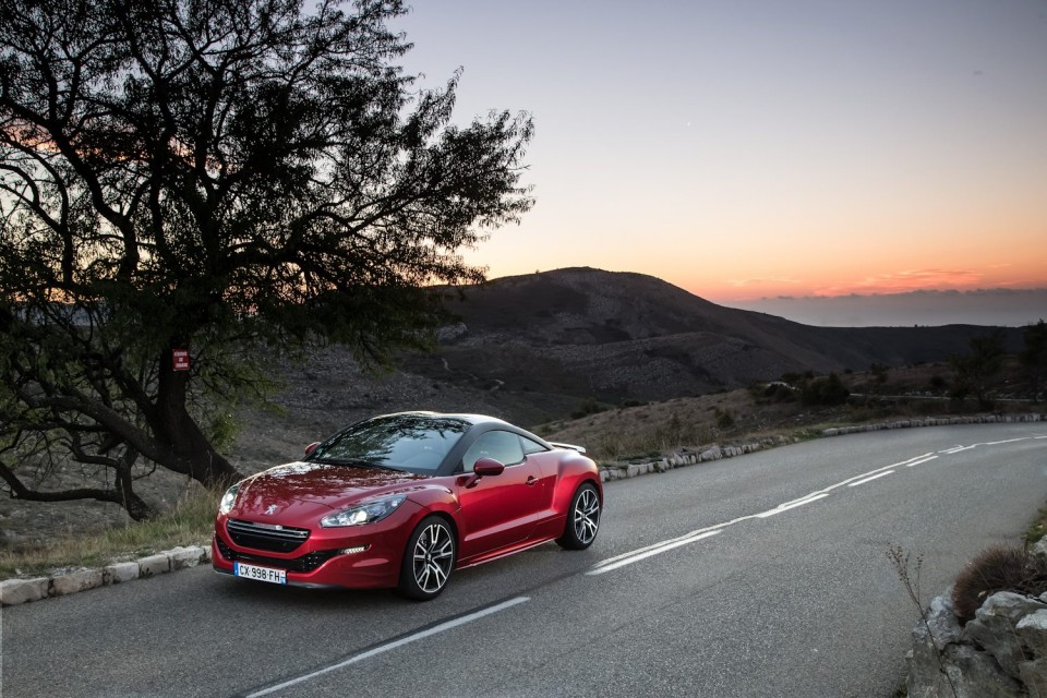 Photo officielle Peugeot RCZ R Rouge Erythrée - Essais Novembre 2013 - 1-001