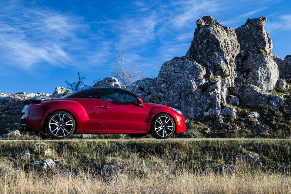 Photo officielle Peugeot RCZ R Rouge Erythrée - Essais Novembre 2013 - 1-025