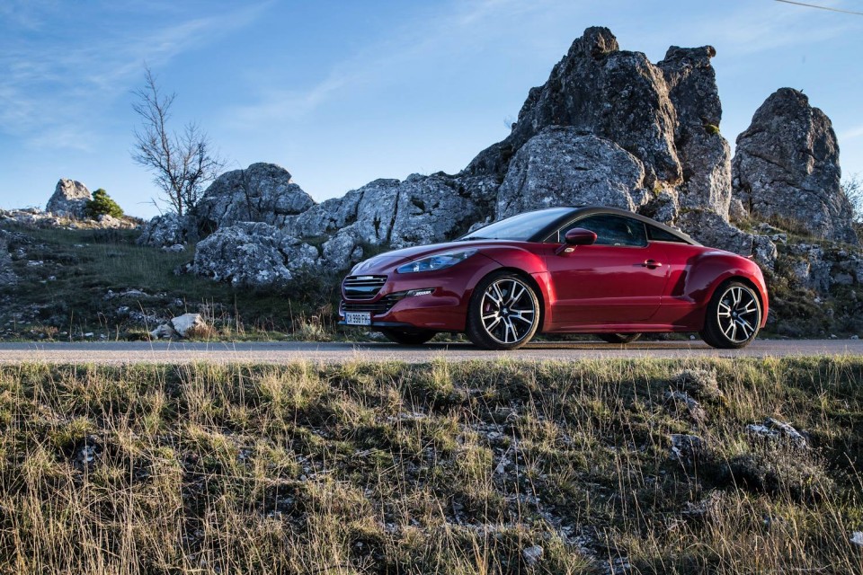 Photo officielle Peugeot RCZ R Rouge Erythrée - Essais Novembre 2013 - 1-027