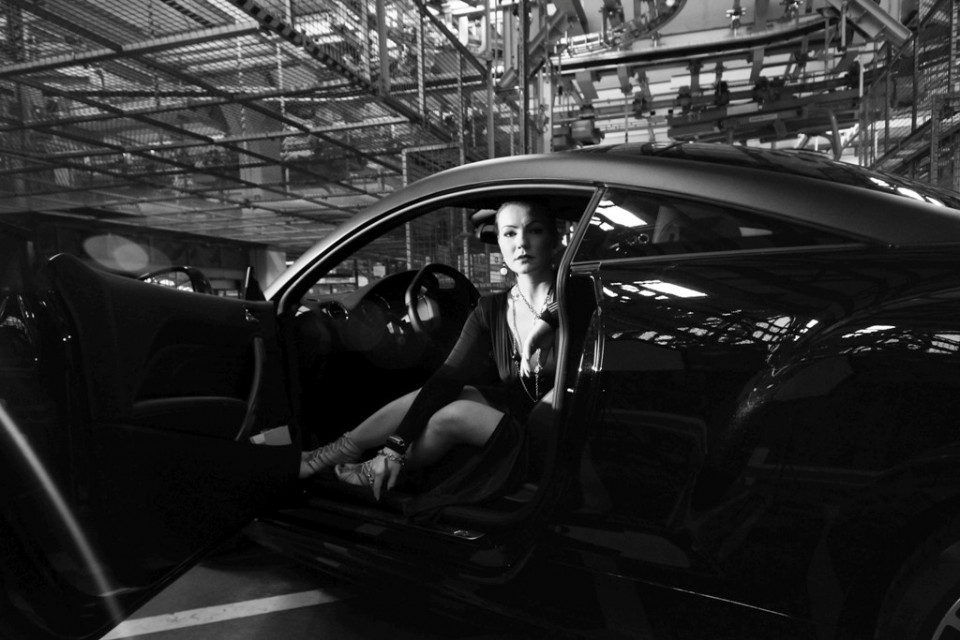 Dajana Eder (impulsee) et la Peugeot RCZ R - Usine de Magna Steyr, Autriche