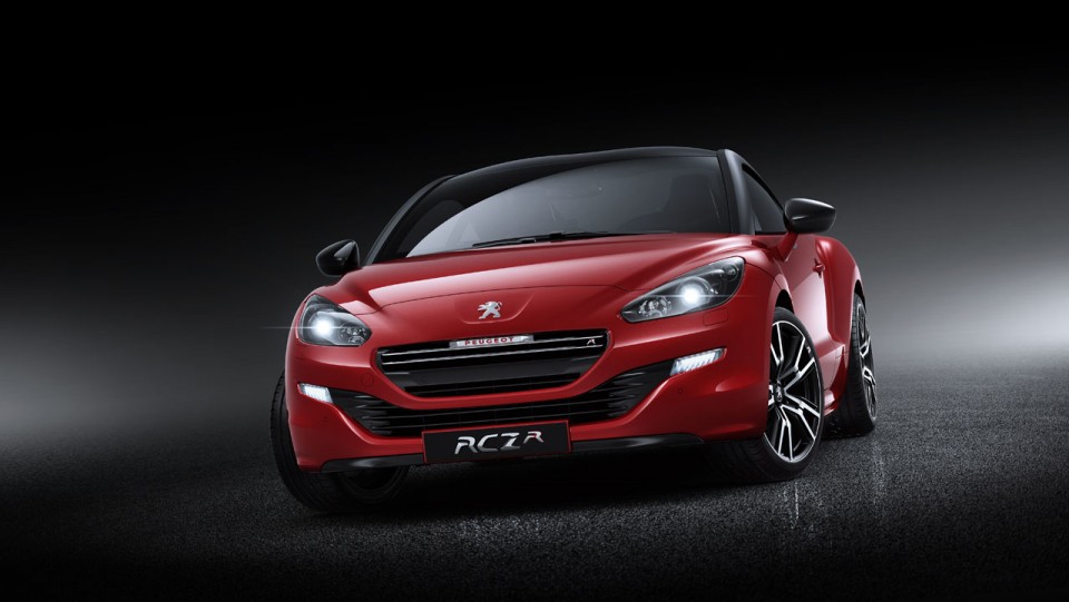 Photo officielle Peugeot RCZ R I Rouge (fond noir) - 1-001