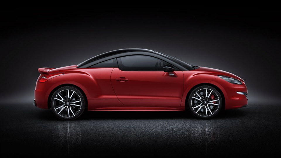 Profil Peugeot RCZ R I Rouge (fond noir) - 1-003