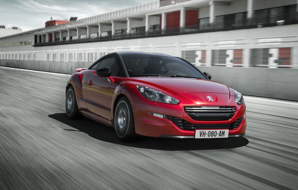 Photo 3/4 avant dynamique Peugeot RCZ R I Rouge Erythrée - 2-014